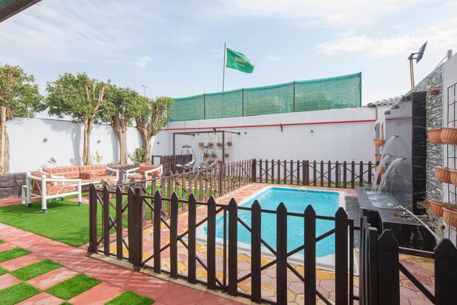 Elegant Chalet with Speakers | 444