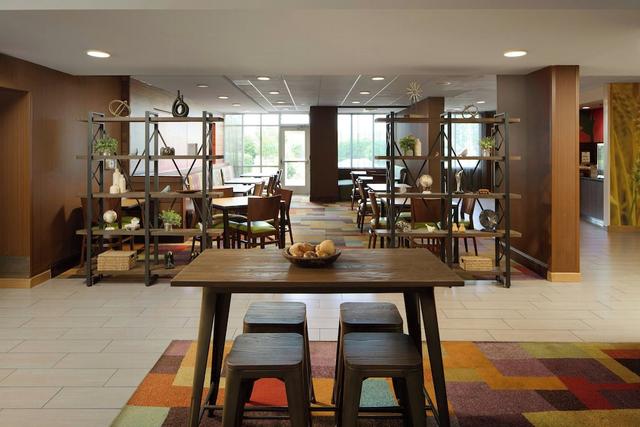 فيرفيلد إن آند سويتس باي ماريوت لامبرتون