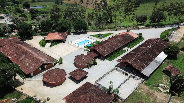 كوندومينيو فازيندا تريس تيسوروس