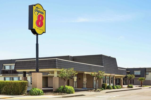 سوبر 8 باي ويندام أوريكا