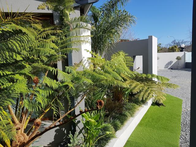 تو فات آولز جيستهاوس