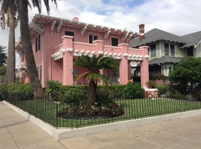 ذا فيلا بد آند بركفاست