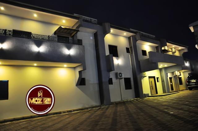 موز وان إكزكيوتيف جيست رومز هومبوري