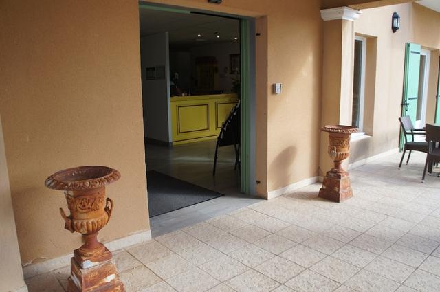 أوتل تيريسي أو بورت دو موسان ليس ألبيل