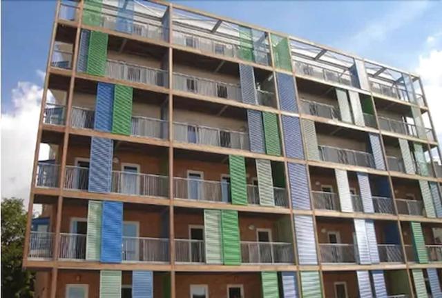 سيتي ستاي لايفينج - وارين كلوس