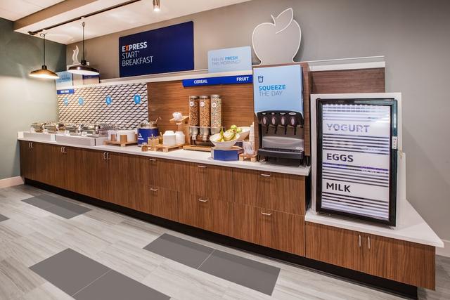 Holiday Inn Express Newark Airport Elizabeth by IHG