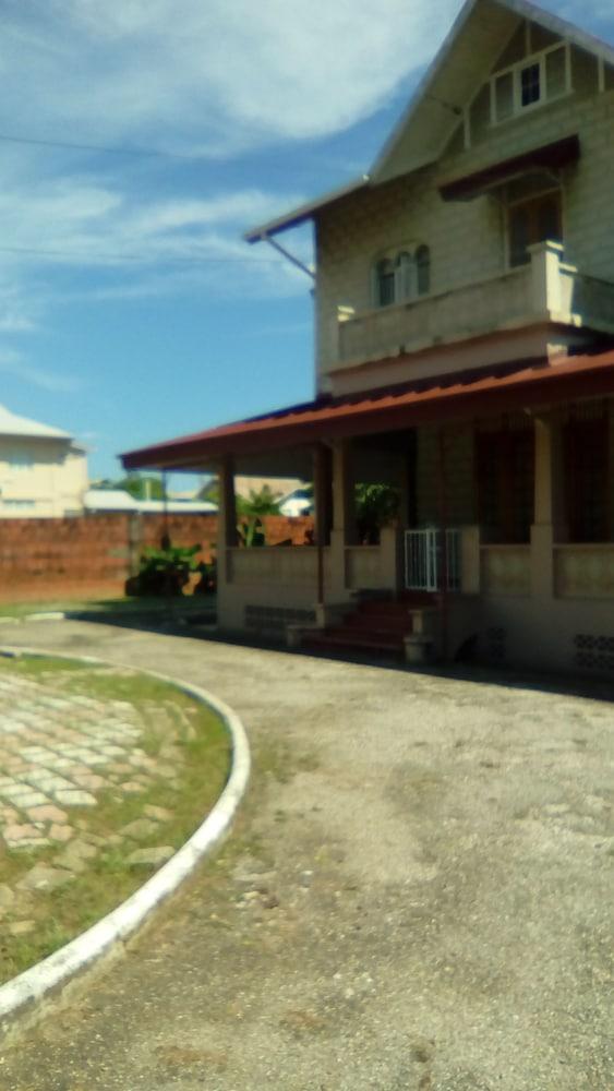 روبرتز جيست هاوس