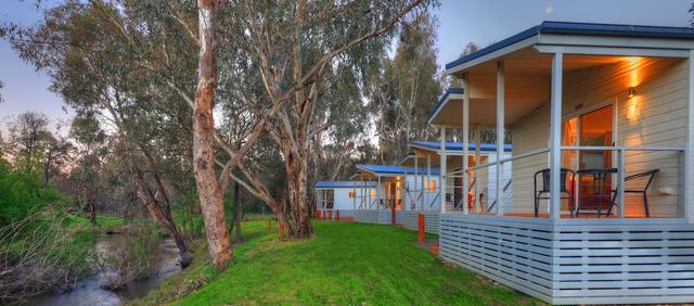 هورشام ريفرسايد كارافان بارك