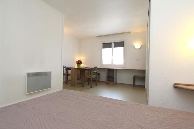 أبيتيل - ليه ستودينز دو أورون