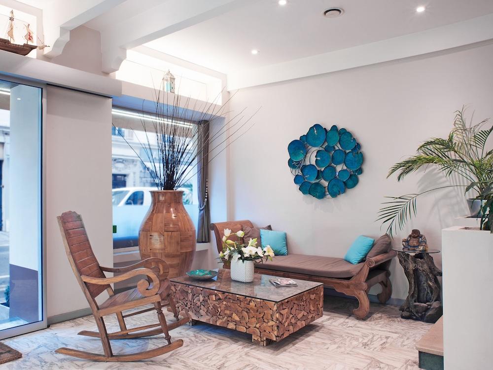 أوتل إسبريت دازور