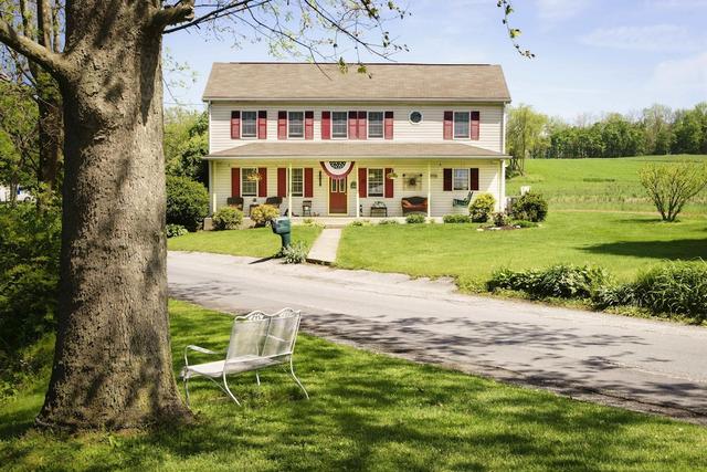 ريد كاردينال بد آند بريكفاست