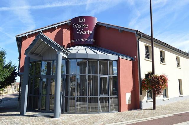 لو فونيس فير