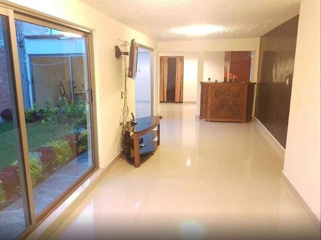 كازا لا جلوريا سيركا دي لاس بيراميدز