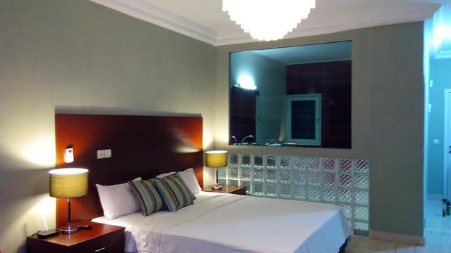 إيليفنز هوتل آند سبا