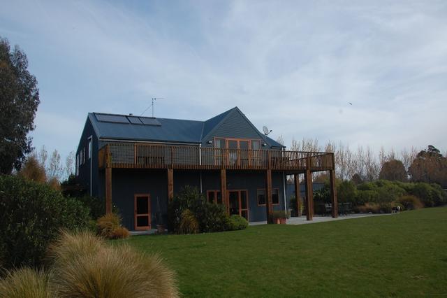 جليندير بي آند بي لودج