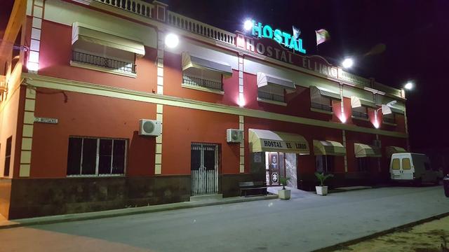 هوستال ريستورانت إل ليريو