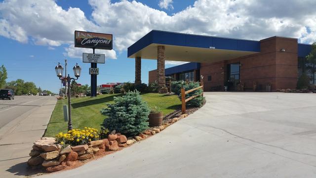 إن آت ذا كانيونز