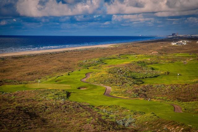 بالميلا ريزورت وذ بول باي ريد أونينج