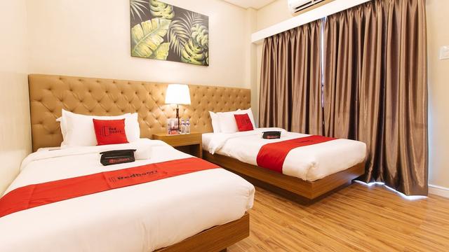 ريد دورز آت أمبينز بليس داجوبان