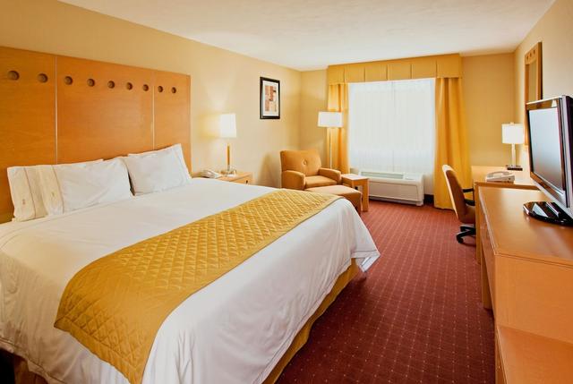 هوليداي إن إكسبرس   ل تييو ثونا أيروبويروتو باي آيتش جي