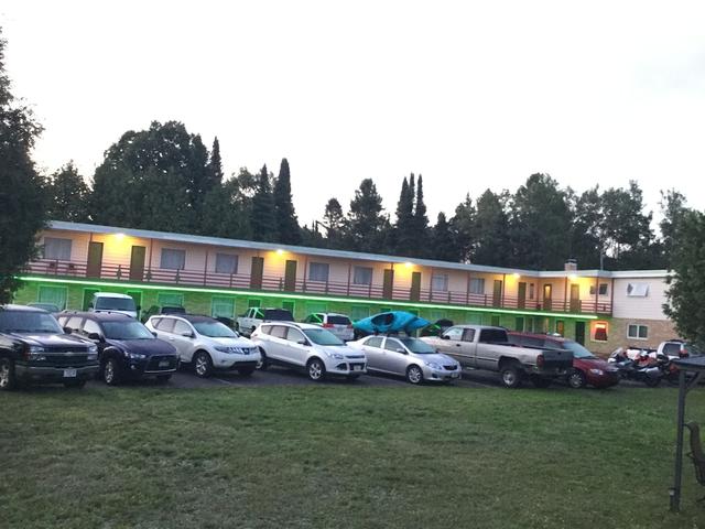 سيدارز موتل