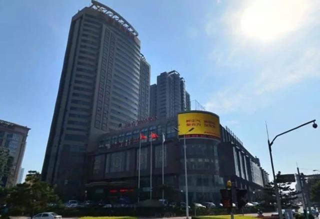 جونيو جراند هوتل