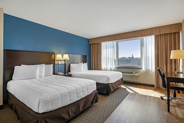 ذا كابيتول هوتل