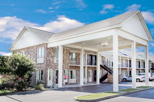 دايز إن باي ويندام مانينج