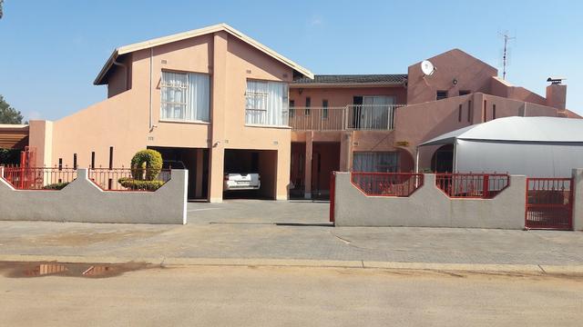 ديبهورورو جيست هاوس