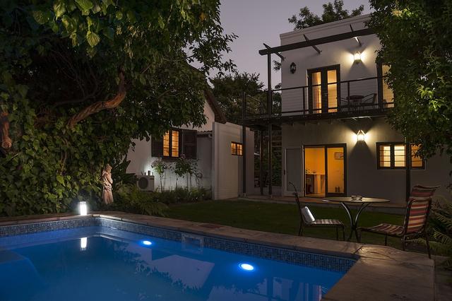 آلباروزا جيستهاوس