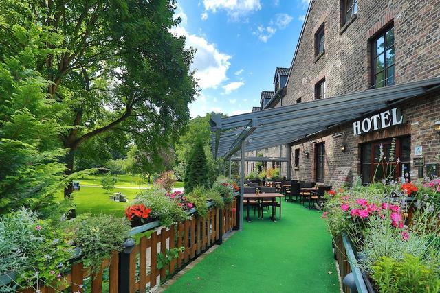 لاند هاوس دانيل شوف