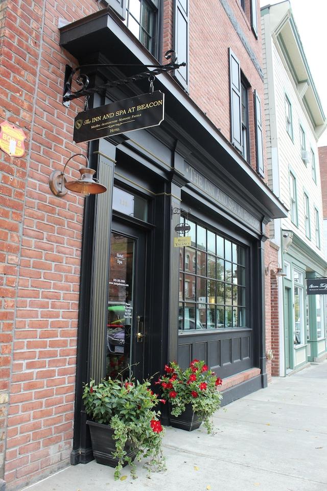 ذا داتشيز إن آند سبا آت بيكن