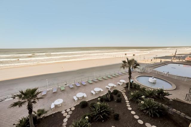 ثيرد ستوري أوشن فرونت ستوديو ويذ فيوز آند إيه بول 1 بد روم أبارتمنتس