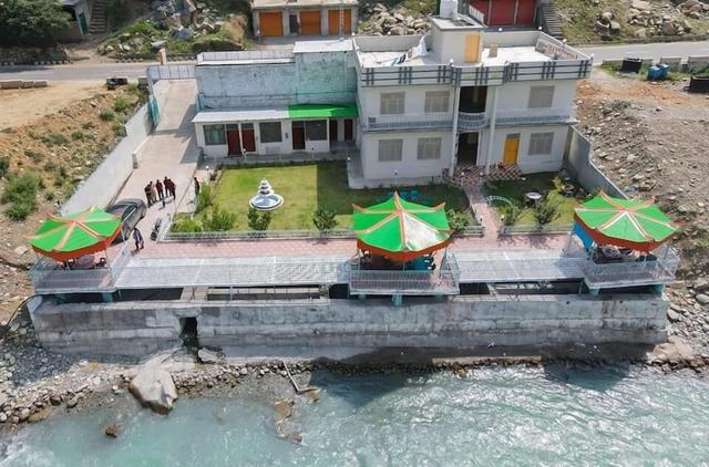 ذا ريفرين إن