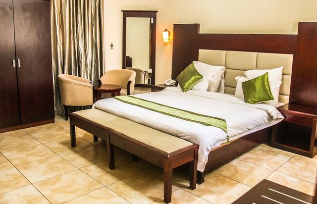 ميكا هوتل، كابولونجا