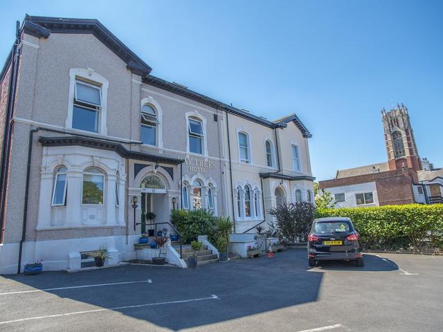 بايتريز هوتل