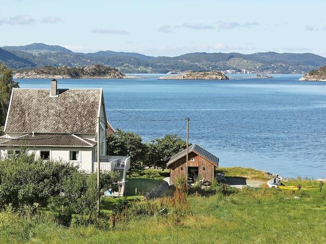 9 بيرسون هوليداي هوم إن فيستر