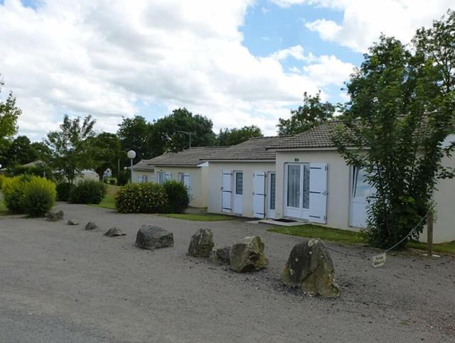 فيلاج فاكونس جايت ليه ريفيير