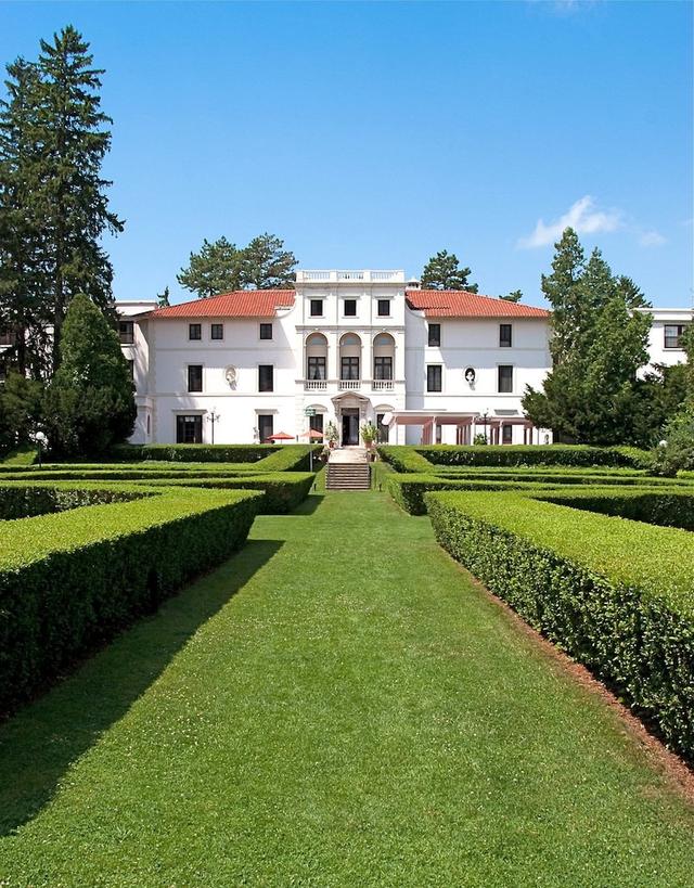 جينيفا أون ذا ليك