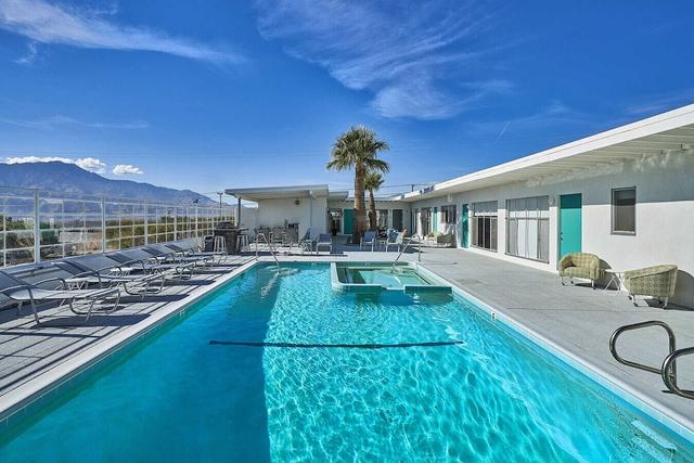 سيجووتر سبرينجز - لبالغي فقط