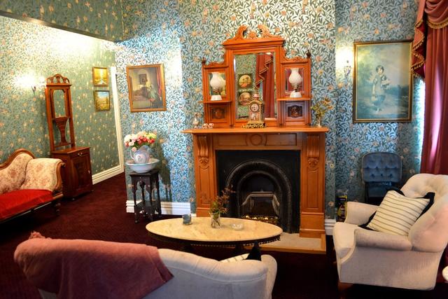 ثيياتر رويال هوتل كومارا