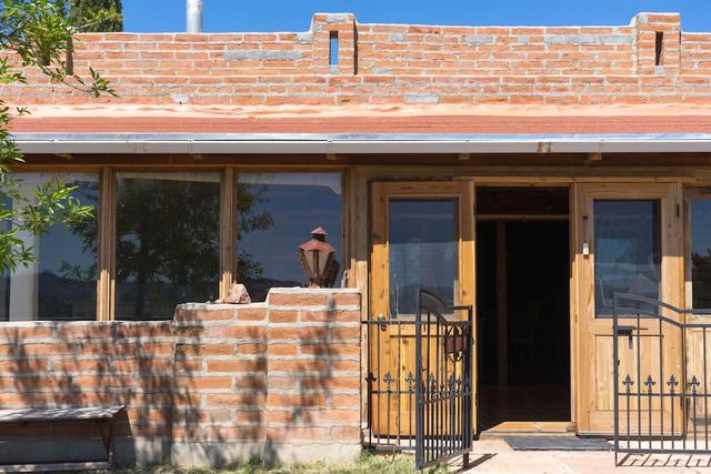 نيكست دور آت دوس كابيزاس