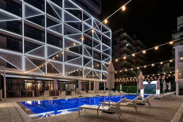 نيوتا هوتل آند كونفرانس سنتر