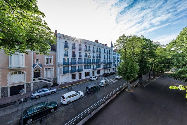 نويميس نيريه مونليسون