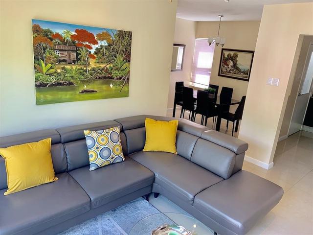 Modern 3 Bedroom Condo In Gated West Hills 5