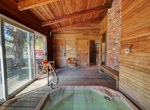 إيدل إيه وايل  كابينز