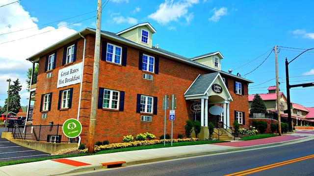 لودجينج أون ذا سكوير