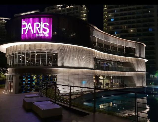 أجور لاكشري بيتش سويتس باي فاكيشنز بي إتش