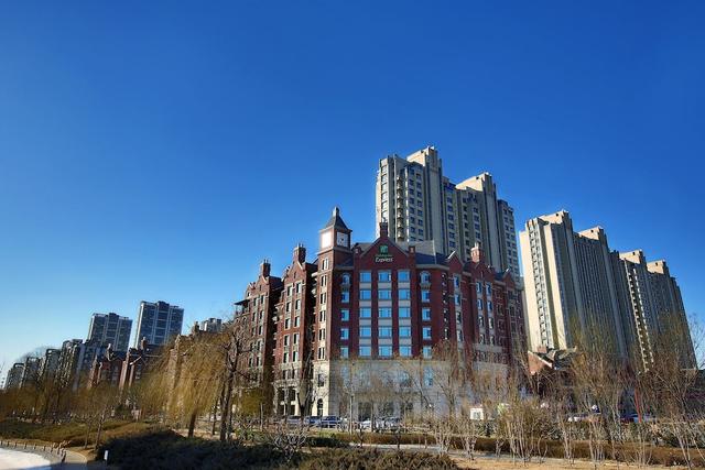 هوليداي إن إكسبرس لانجفانج بارك فيو، آن آي آيتش جي هوتل