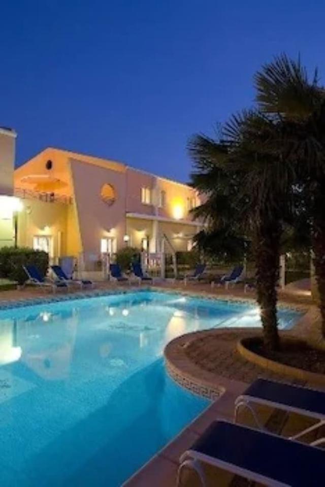 هوتل أرياني